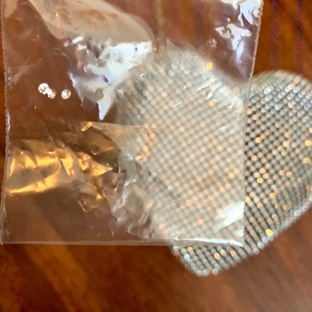 New! Rhinestone Heart ❤️ Purse - Picture 3 of 7
